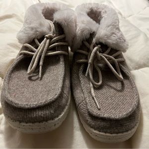 Hey dude fur lined women’s shoes size 7